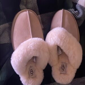 UGG Sand Fluffy Slippers